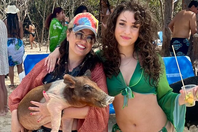 4hr Private Tour Island Hop Snorkel w/ Turtles & Sip Bahama Mamas - A private boat day that packs in the highlights