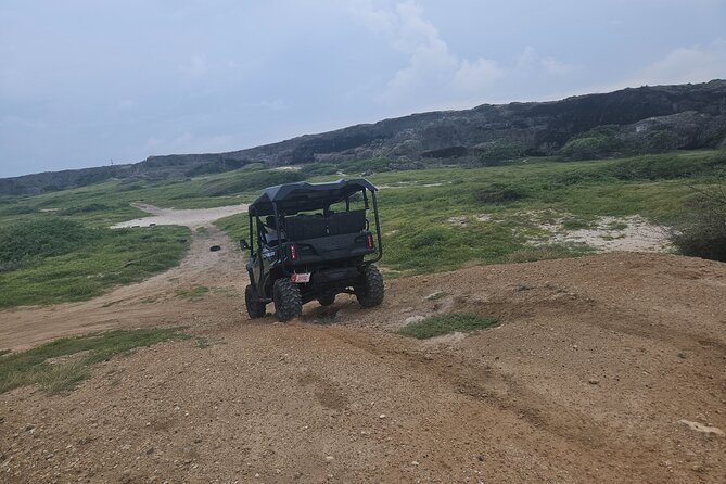 5-seater UTV 4 Hours Island tour in Aruba - A four-hour route through Aruba’s rough north