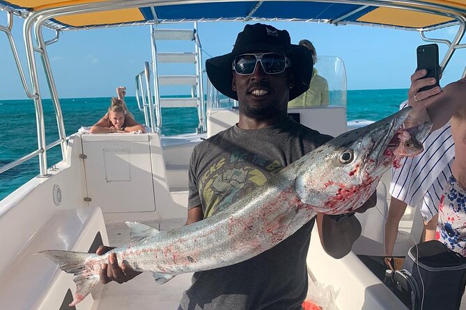 8HR Catch and Grill in Turks and Caicos Islands - Snorkeling around the La Famille Express shipwreck