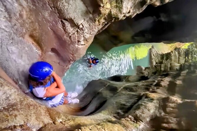 AMBER COVE-TAINO BAY 5 Zip Lines 7 Waterfalls + Locale Food - Dominican lunch after the water