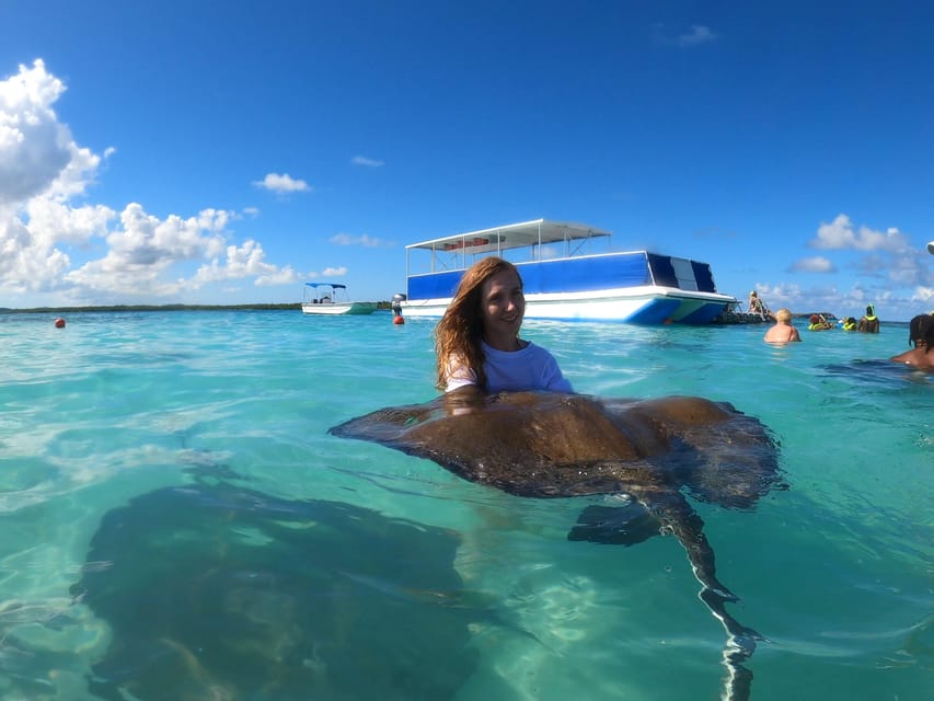 Antigua: Stingray City Experience with Round-Trip Transfer - Photos, showers, and the ride home