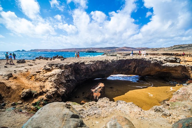 Aruba Island Sightseeing Tour Plus Arashi Beach Visit - Aloe begins the story at the factory