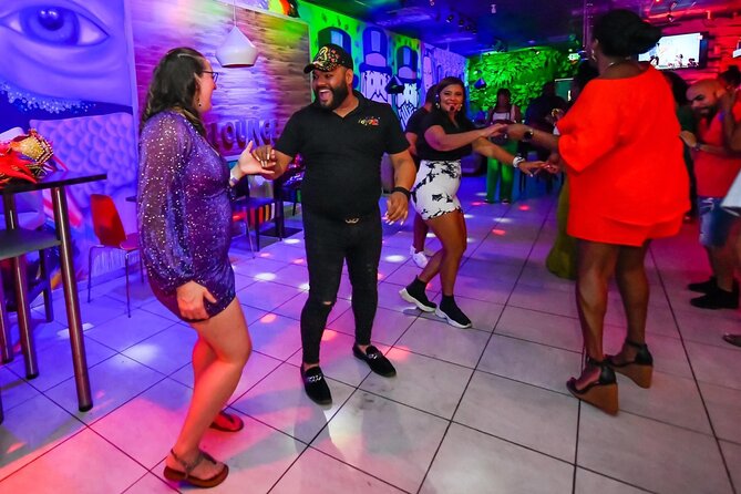 Aruba Nightlife and Barhopping on Chogogo Party Bus - What the Chogogo Party Bus is really like