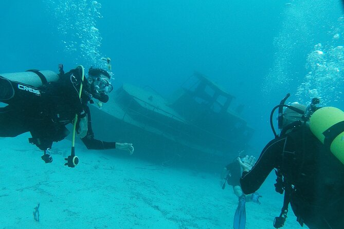 Aruba PADI Scuba Diving Program Non Certified Divers - The Mangel Halto Reef portion