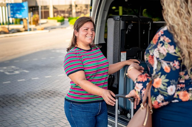 Aruba Private Airport Transfer: Personalized Arrival - Round-trip service makes departure easier