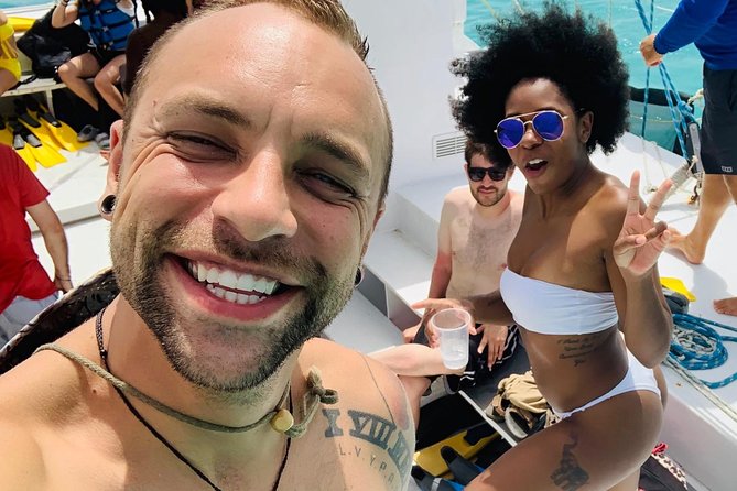 Arusun Catamaran Sail with Snorkeling in Aruba - A crew that shapes the experience