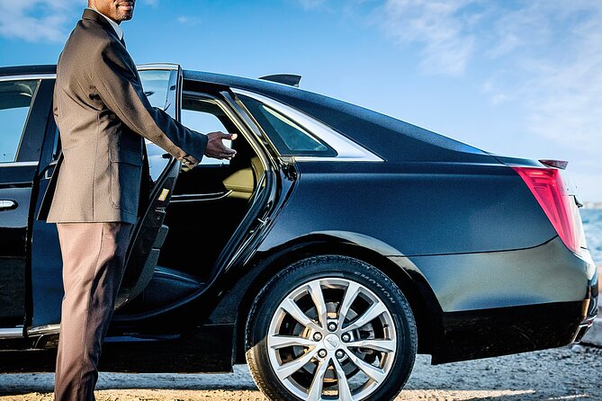Bahamas Airport Transportation w/Free Grocery Stop-1 Way Private - Meeting your chauffeur at Lynden Pindling International Airport