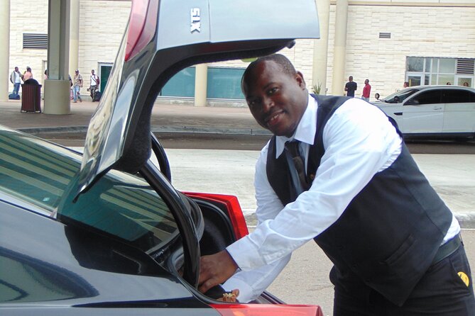 Bahamas Airport Transportation w/Free Grocery Stop-1 Way Private - Help with luggage, children, and special needs