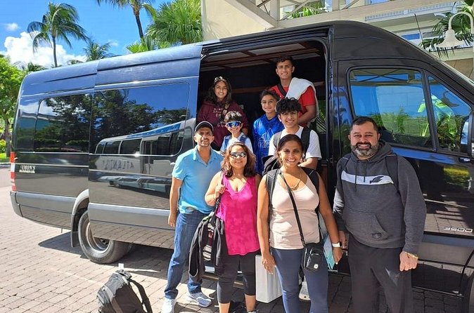 Bahamas Airport Transportation w/free Grocery Stop- Round Trip - Vehicles, comfort, and group size