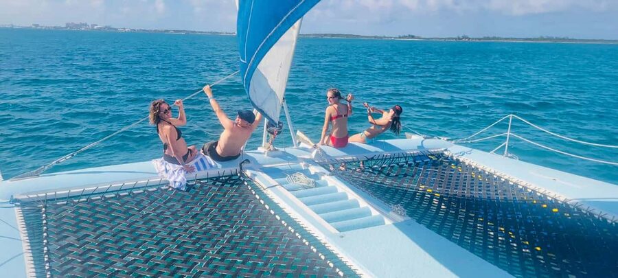 Bahamas: Swimming Pigs & Snorkeling Cruise with Lunch & Rum - A full Bahamian day from Paradise Island