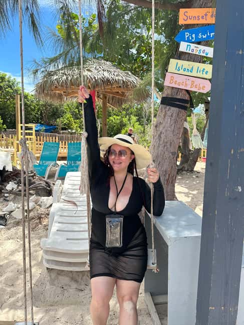 Bahamas: Swimming Pigs & Snorkeling Cruise with Lunch & Rum - Reef snorkeling near Athol Island