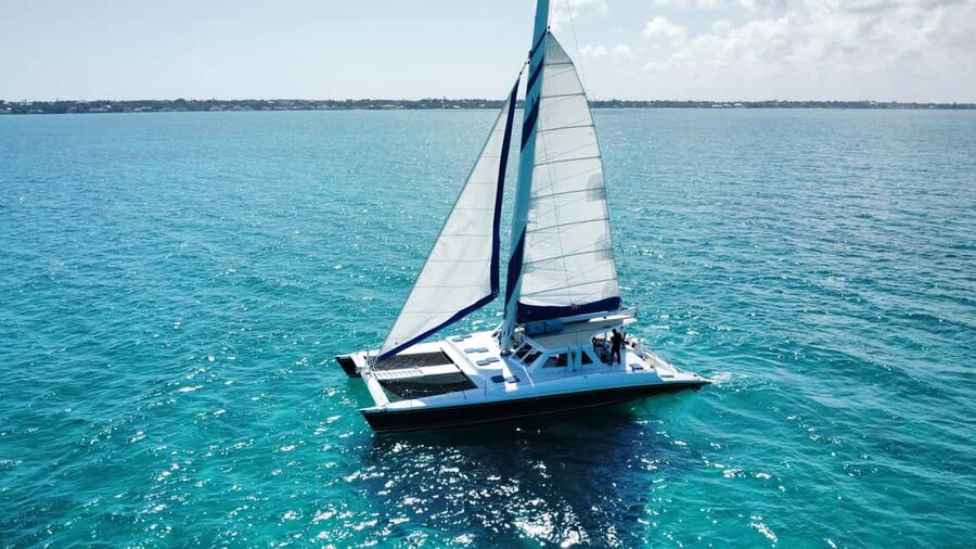 Bahamas: Swimming Pigs & Snorkeling Cruise with Lunch & Rum - Rum, turtles, and a Junkanoo finish