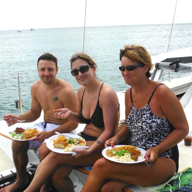Barbados: Catamaran Tour with Snorkeling and Lunch - How crowded and comfortable is the boat?