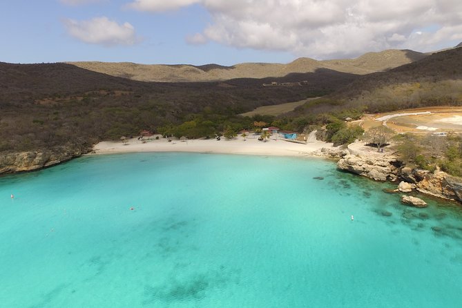 Best Highlight Island Tour - Perfect Day Tour. Small group Tour - Landhuis Chobolobo and Blue Curaçao