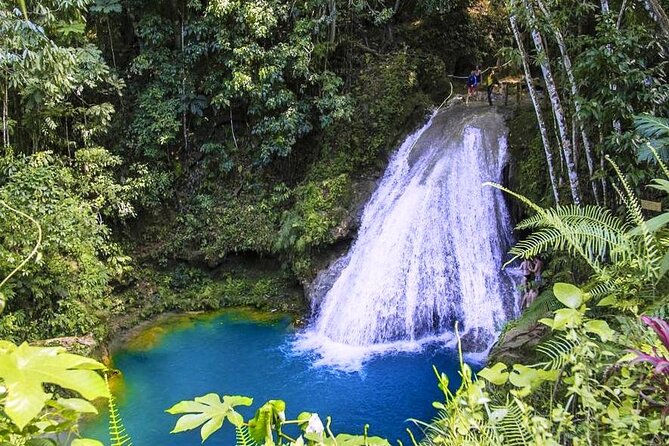 Blue Hole and Horse back riding - The local guides shape the day