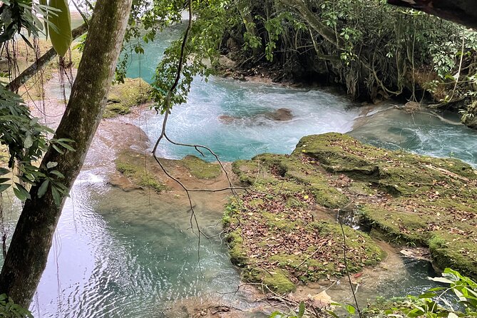 Blue Hole and Sightseeing Tour from Ocho Rios - The shopping stop and Ocho Rios Bay Beach