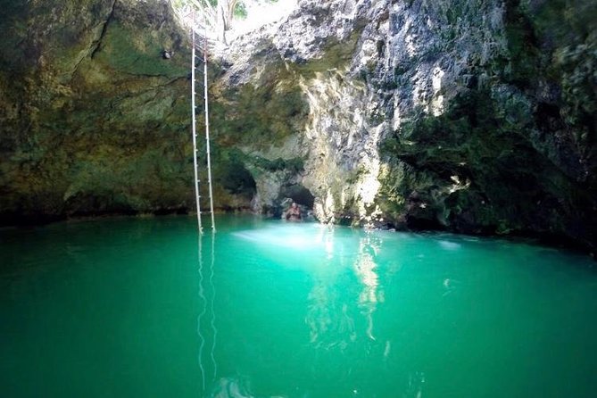 Blue Hole Mineral Spring and Ricks Cafe Private Tour - What to bring for a spring day