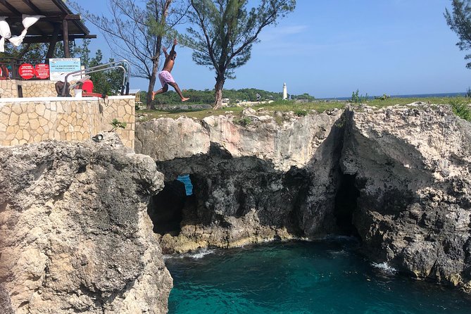 Blue Hole Mineral Springs, Rick's Café, and Shopping Combo Tour - Who should book this Negril combination?