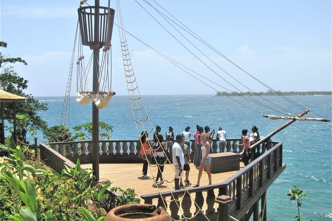 Bob Marley's Nine Mile Admission and Guided Tour from Montego Bay - Entering Bob Marley’s childhood home