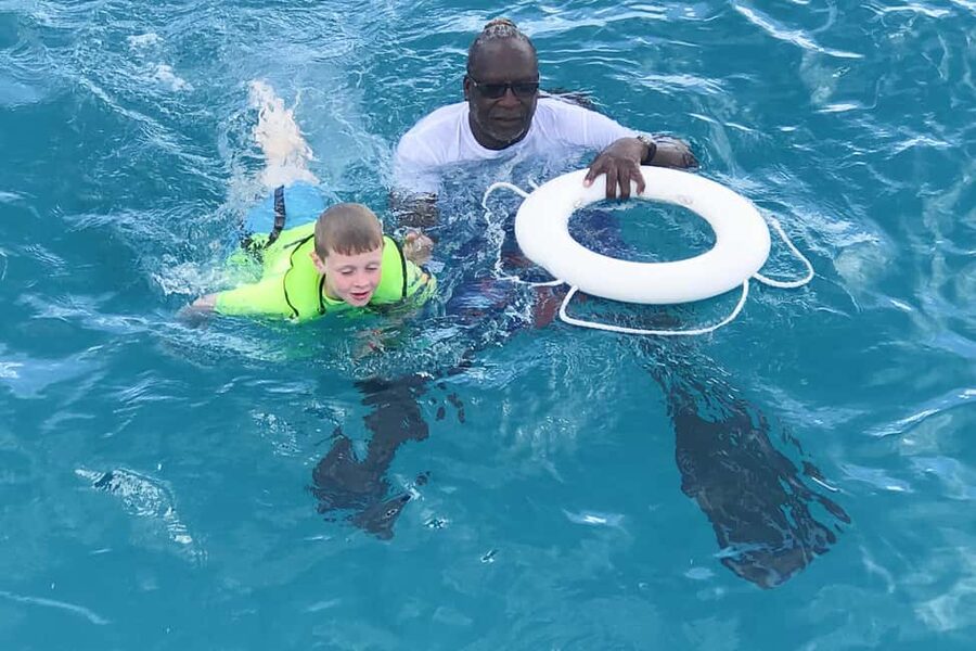 Bridgetown: Carlisle Bay Turtle and Shipwreck Boat Cruise - Why Carlisle Bay is a smart place to snorkel