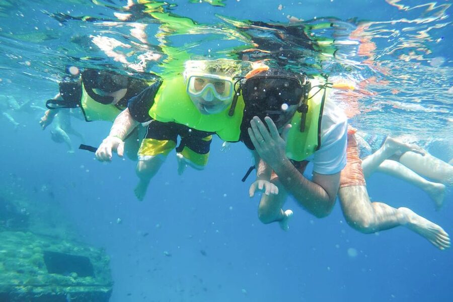 Bridgetown: Carlisle Bay Turtle and Shipwreck Boat Cruise - Best time to go and what to pack