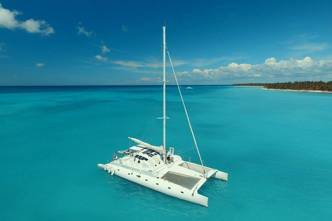 Catalina Island - Snorkeling tour on a luxury catamaran - The morning ride from Bayahibe toward Catalina