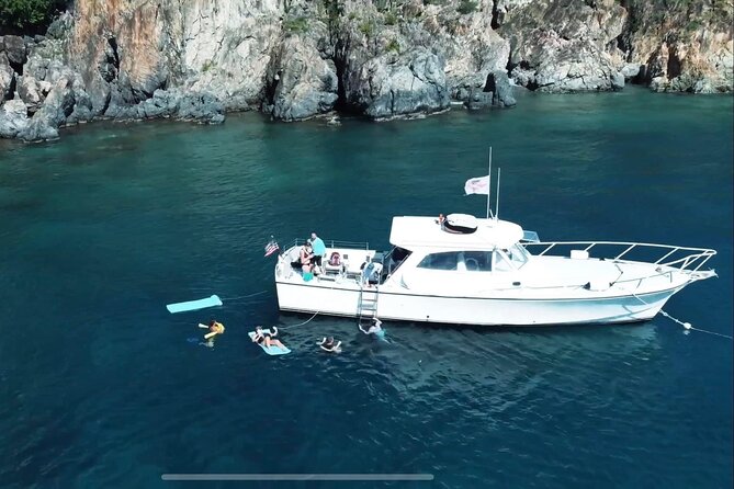 Circle the Island of St. John | Lunch stop at Lime Out (Taco Boat) - The Lovango option before heading home