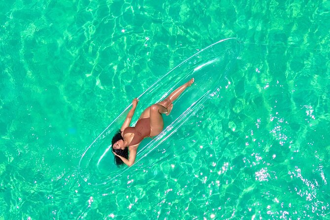Clear kayak photoshoot Nassau Bahamas. - Why this Junkanoo Beach location works so well