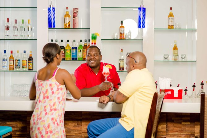 Club Mobay VIP Lounge Access and Round-Trip Airport Transfer - Shared transport to eight resort areas