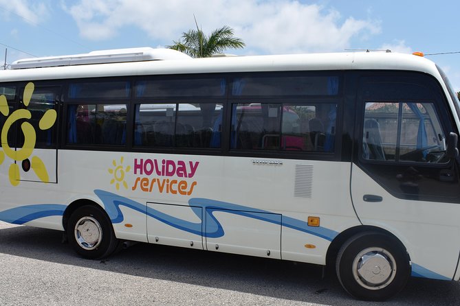 Club Mobay VIP Lounge Access and Round-Trip Airport Transfer - The arrival lounge is a useful reset