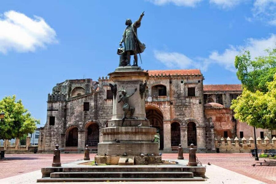 Colonial Zone: Historical Tour with a visit to the Columbus Lighthouse and Tres Ojos Park - Why this Santo Domingo combination works