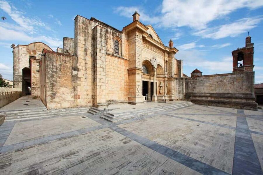 Colonial Zone: Historical Tour with a visit to the Columbus Lighthouse and Tres Ojos Park - Los Tres Ojos and its three underground pools