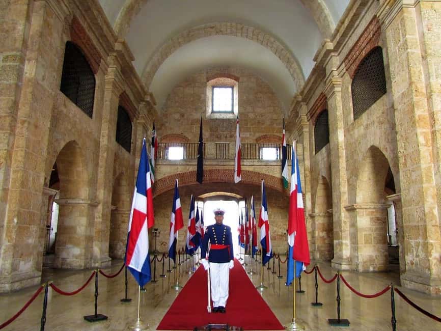 Colonial Zone: Historical Tour with a visit to the Columbus Lighthouse and Tres Ojos Park - Who should book this experience