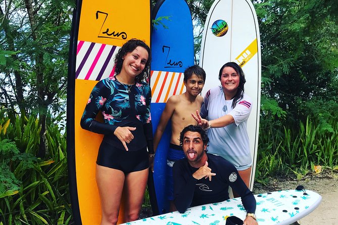 Come and learn to surf at the best surf spots in Guadeloupe. - Starting with surf basics on Basse-Terre Island
