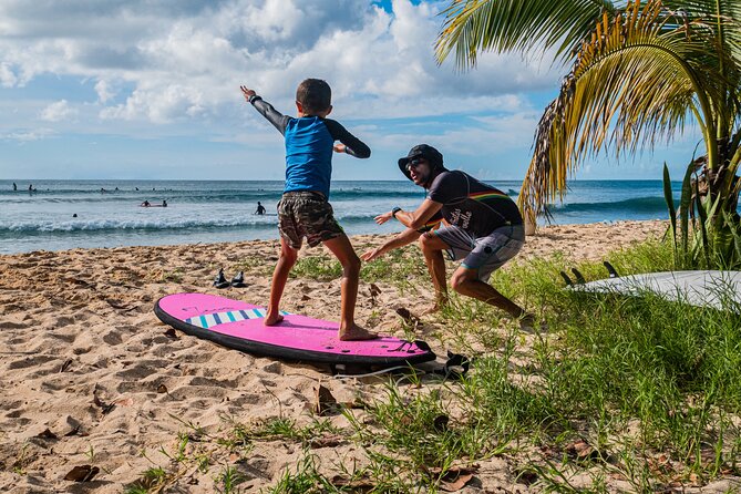 Come and learn to surf at the best surf spots in Guadeloupe. - Choosing the right waves around Guadeloupe
