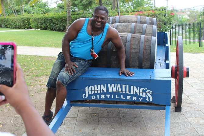 Customizable Half a Day Private Bus Tour in the Bahamas - Fresh fruit and Bahamian food add flavor to the route