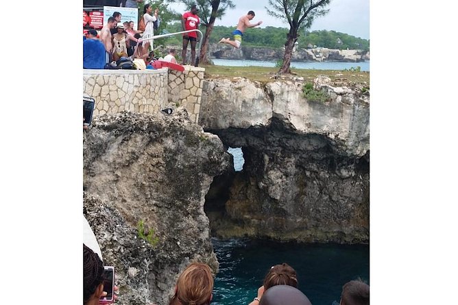 Day Tour Negril Beach & Ricks Cafe - Food, drinks, and service at Rick’s Cafe