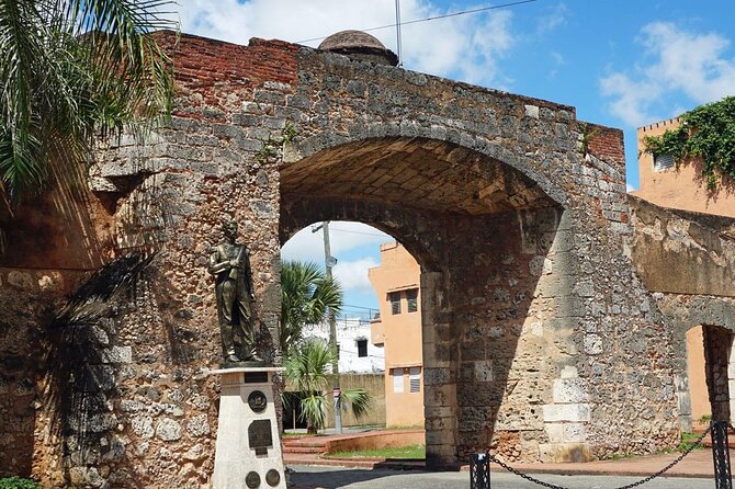 Day Trip to Santo Domingo from Punta Cana - Calle Las Damas and Parque Colón