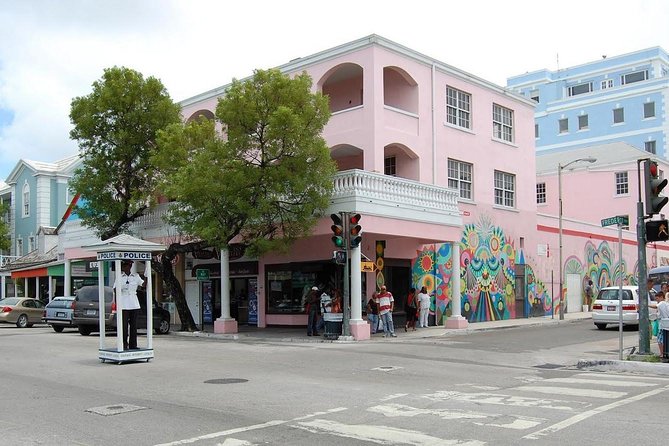 Dilly Dally Walking Tour of Nassau Attractions - The Water Tower and Fort Fincastle