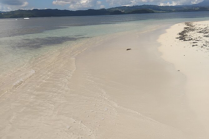 Discover the Splendid Universe of Islands and Seabed - Robert Bay is the reason to go