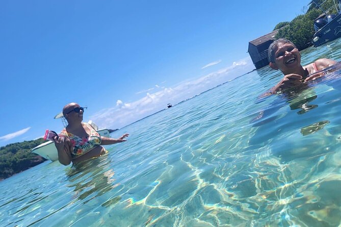 Discover the Splendid Universe of Islands and Seabed - Local aperitifs and sweets make the outing feel personal