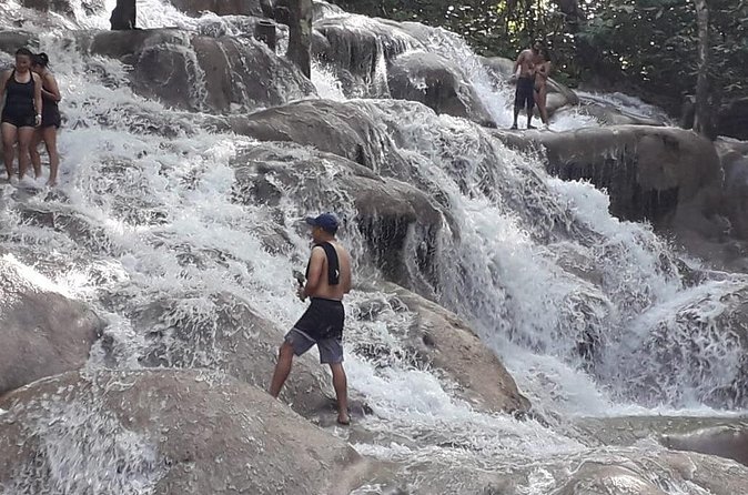 Dunn's River Falls from Ocho Rios - Crowds, cruise ships, and the best time to go