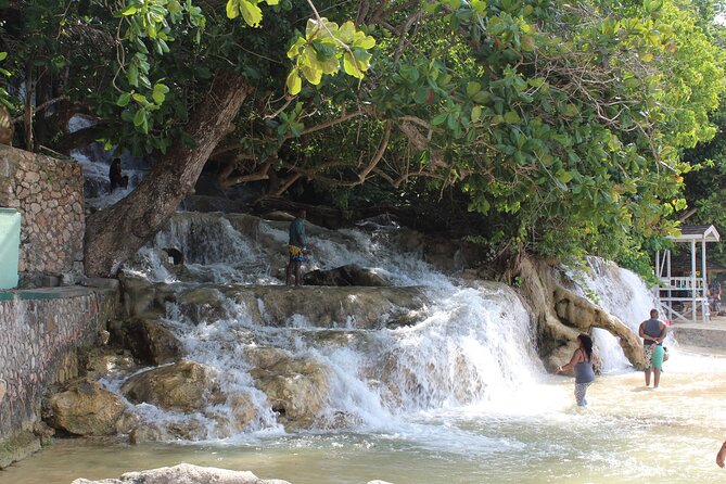 Dunn's River Park & Blue Hole Waterfall Combo from Montego Bay - What the Montego Bay Drive Adds to the Day