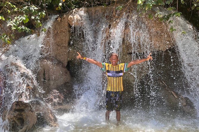 Exhilarating Dunn's River Falls Guided Tour from Ocho Rios hotels - The 45-minute Ocho Rios shopping stop
