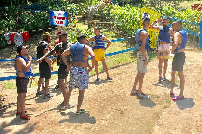 Explore Montego bay Jamaica toMartha Brae Rafting &Blue Hole Tour - Why the private format is useful