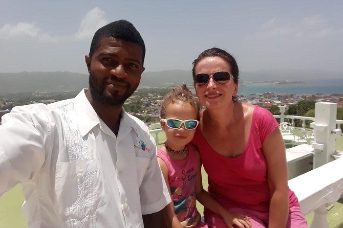 Explore Montego Bay Private Highlight Tour from Montego Bay - Hi-lite Cafe and the airport overlook