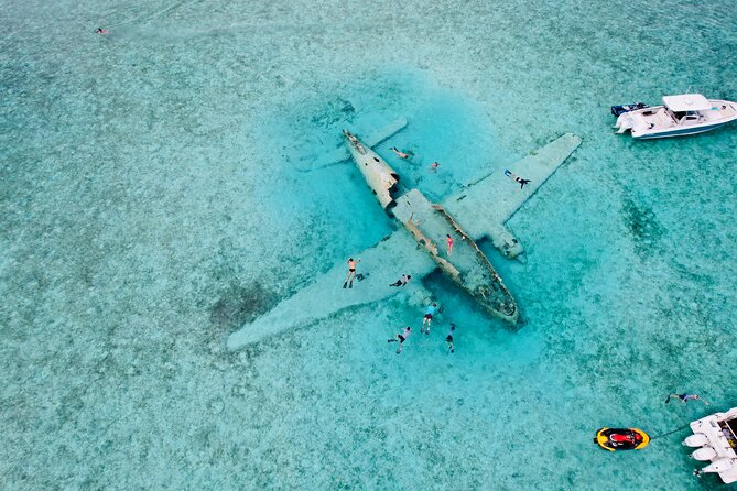 Exuma Full Day Swimming Pigs Group Boat Tour - Group size, crew, and the feel on board