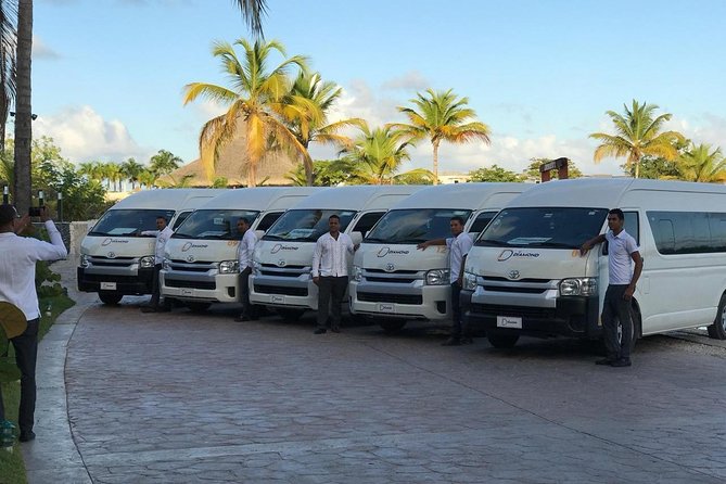 From and to Punta Cana airport(PUJ)<=>All places and hotels in Bávaro Punta Cana - Finding the driver outside Punta Cana airport