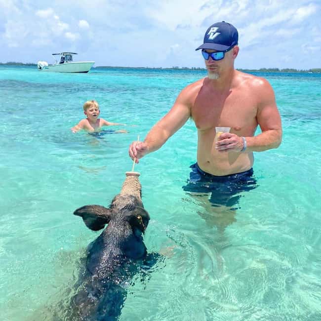 From Nassau: Swim with Pigs Safari - A compact Bahamas sea safari from Nassau
