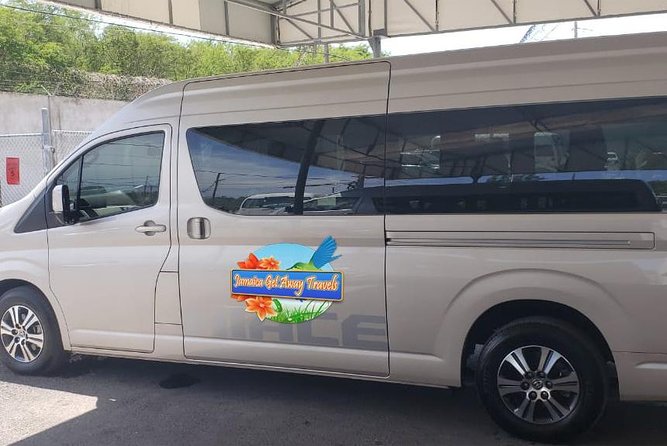 Grand Palladium Lady Hamilton Transfers from Montego Bay Airport - The 50-minute ride west to Grand Palladium